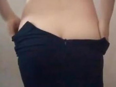 나중에 해보고 싶은것중에 하나가 뭐냐면 남자를 의자에 앉혀두고 그 앞에 서서 가만히 옷을 하나하나 벗는거야. 옷을 벗으면서 나는 스트리퍼처럼 섹시한 춤을 추거나 자기위로를 하거나 뭐 그러겠지? 근데 남자는 절대 움직이거나 만지거나 말도 하면 안돼. 그게 룰이야. 그냥 나를 쳐다봐주기만 하면 돼. 정해놓은 시간동안 룰을 지키면 그땐 뭐..상을 주는거지 존나 재밌겠다!!!!