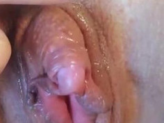 enomously fleshy I want to suck on that clit. 这牛逼