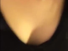 正妹的鮑魚跟臉一樣美！粉嫩又水的樣子讓我好想一舉進攻：還要邊抓奶才爽３