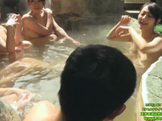 SW-343.ママ友達の温泉旅行。母親以外は全員ボイン混浴したらギン勃ちしちゃいました。僕の成長したチ○ポにママ友達が群がりオモチャにされて超キモチイイ！