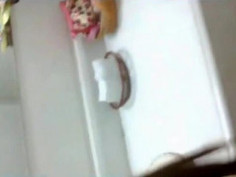 跟朋友一起找小姐開房間，順便自拍紀念