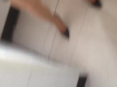 [國語露臉]騷人妻穿超短裙～去孩子宿舍打掃，順便幫他把"牛奶'吸出來（有影）