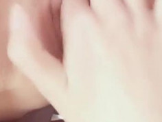 超清純學生妹~蛋殼姬VIP收費視頻流出～自摸粉嫩木耳流出白液（有影）