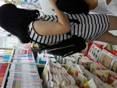 書局帶女兒也不放過 有點姿色就要納入硬碟空間
