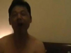 [３Ｐ露臉]約朋友一起上人妻～專插後門不戴套內射（有影）