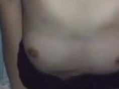 [自拍露臉]人妻吃的好陶醉～閉上眼享受！一直捨不得放手（有影）