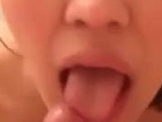 [自拍露臉]「舒服死了」超愛女友口交～越舔越下面，好像想把它吹出來（有影）