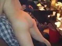 [自拍露臉]酒店七仔表演脫衣秀～肢體動作超誘人！筋很軟還會劈腿一字馬～隔壁小姐都看傻眼，等等小費要多點了 （有影） - 1