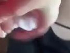 [國語自拍]約砲騷人妻～等不及到摩鐵就被她拉去幫她摳妹妹（有影）