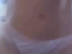 [房間自拍]好色女友最愛用騎的！淫水又多內褲全濕透（有影）