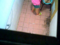 [浴室偷拍]【粉嫩紅豆】偷拍隔壁美女大學生洗澡！沒想到居然讓我看到「粉紅車頭燈」～這下賺到了～應該還沒被開發！