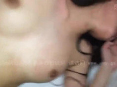 [自拍露臉]約砲上海留學生～沒戴套就進入！裡面濕潤好滑又好插～插到快哭啦（有影）