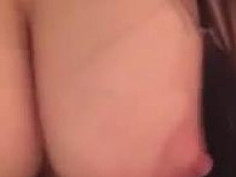 [廁所自拍]超胸乳牛妹～乳量驚人。。胸推肯定爽翻天！好想埋進去阿（有影）