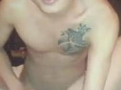 [自拍露臉]【壞壞富二代】跟朋友炫耀又上了學生妹！這到底是出賣別人還是在賣自己？（有影）