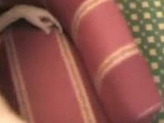 [自拍露臉]把大學女友褲子脫掉從後面來！白皙美鮑超濕潤（有影）