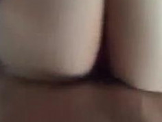 [國語自拍]『這麼喜歡給老公戴綠帽啊？』人妻偷吃被外流！讓砲友不帶套調戲說：要不要叫他也一起來啊？（有影）