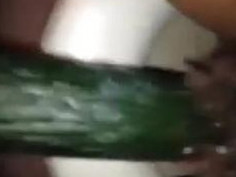 「廁所自拍」網友說要這麼長才給約～小黃瓜上面都是水（有影）