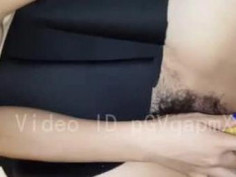 「妳看妳下面流好多，那是潤滑油啦！」妹妹香蕉不吃拿來玩，硬硬的好好用（有影）