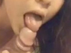 網路淫女口交全程自拍逼瘋網友