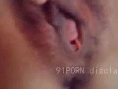 「老公～我要～好舒服」人妻自慰潮吹，小穴越張越大流水 （有影）