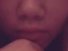 【線上影片】妹妹大玩大尺度裸聊直播，準備脫光露鮑魚被媽媽撞見！