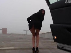 [自拍露臉]高挑大奶妹「露天停車場」展現好身材！跑起來晃的好驚人（有影）