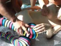 [野外４Ｐ]大一女學生野溪愛愛，大叔輪流享用稚嫩桐體（有影）