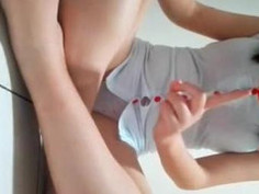 「哥哥～我要尿尿」大奶妹扮小護士，跳蛋玩到快高潮！（有影）