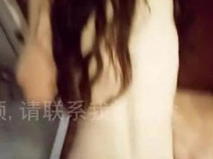 約人妻開房間，門口前愛愛～找刺激連門都不關！抓著新玩具一直玩（有影）