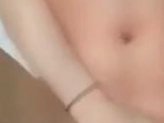 [自拍露臉]要結束了嗎？女友假高潮～呻吟聲超假，笨男友還在賣力衝撞！（有影）