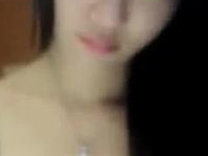 [自拍露臉]趁男友洗澡～甜美正妹換上戰袍先自拍全身照，等等就要大戰好性奮！ （有影）