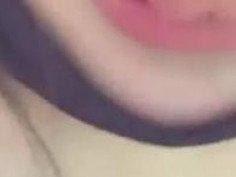 [視訊露臉]網紅"胡Ｘ拉"深夜賺紅包，帶著棉條也要拼經濟～越露賺越多！暗黑影片被流出（有影） - 2