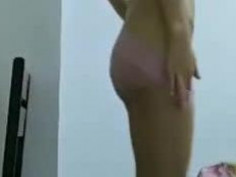 [自拍露臉]清新正妹新買粉紅內衣褲～忍不住自拍影片，電眼勾魂弄得好想撲倒阿！（有影）