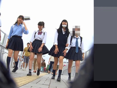 真‧偷拍神人!!不管站著坐著 只要是高中妹內褲顏色都引人遐想 25