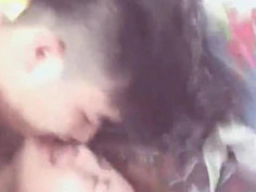 和女友邊溼吻邊操的感覺就是好，她很享受