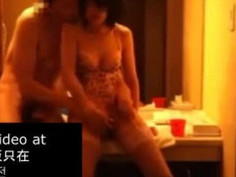 【個人撮影】宅飲みした友人宅で、友人が寝た隙に奥さんを洗面所でハメたった