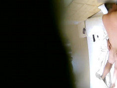 【線上看影片】 水滴攝像頭監控偷拍旅館開房的激情男女聽說話不像是夫妻！