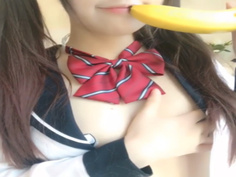 少女把香蕉當作私人玩物!? 都快被玩壞了~ (2)