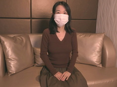 初撮り生中出し☆奇跡！45歳の超美乳奥さま☆旦那とはセックスレスで久々の浮気セックスで燃え上がる！プロポーション抜群の裸体が激しく乱舞w FC2-PPV 749102