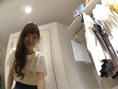 真‧偷拍神人!!假裝詢問熱心的店員 ，其實是想偷看內褲是甚麼花樣 16