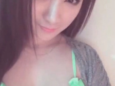 美女激情露雙峰給大家欣賞