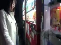 【浜崎真緒】露出ドライブ、DVDショップ露出、公衆トイレフェラ抜き、容赦ない羞恥プレイで巨乳美女を辱めまくる野外調教！ - 3