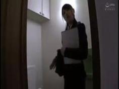 内見中に不動産屋のお姉さんとやっちゃったSEX映像