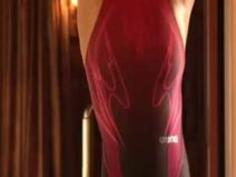 【鈴木さとみ】競泳水着を着てきれいな身体のラインがクッキリ見える美女を両手拘束して電マ責め！【無料エロ動画】