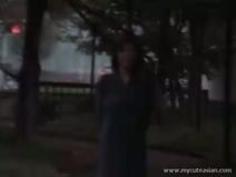 【無修正桜田由加里】変態美熟女を全裸コートで連れ回し野外露出駐輪場フェラ抜き