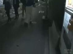 《素人ナンパ》終電逃した女子大生を彼氏置き去りで自宅へGO⇒TVの企画と騙し激パコセックス！