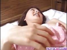 彼女は振動のおもちゃを取得すると、ベイブモエミ高木