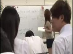 マセがき男子校正に給湯室でハメられちゃう人妻家庭教師