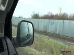 ランニング中のロシアンスレンダー美女を言葉巧みにクルマに連れ込んでハメる動画。Gina Gersonという中々有名な女優らしい。