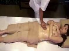 エッチで綺麗な人妻がマッサージ中に欲情❤あっさり中出しされる( ﾟДﾟ)